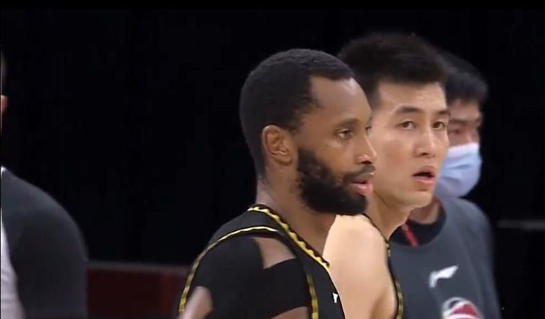 女仆开腿露出隐私视频
